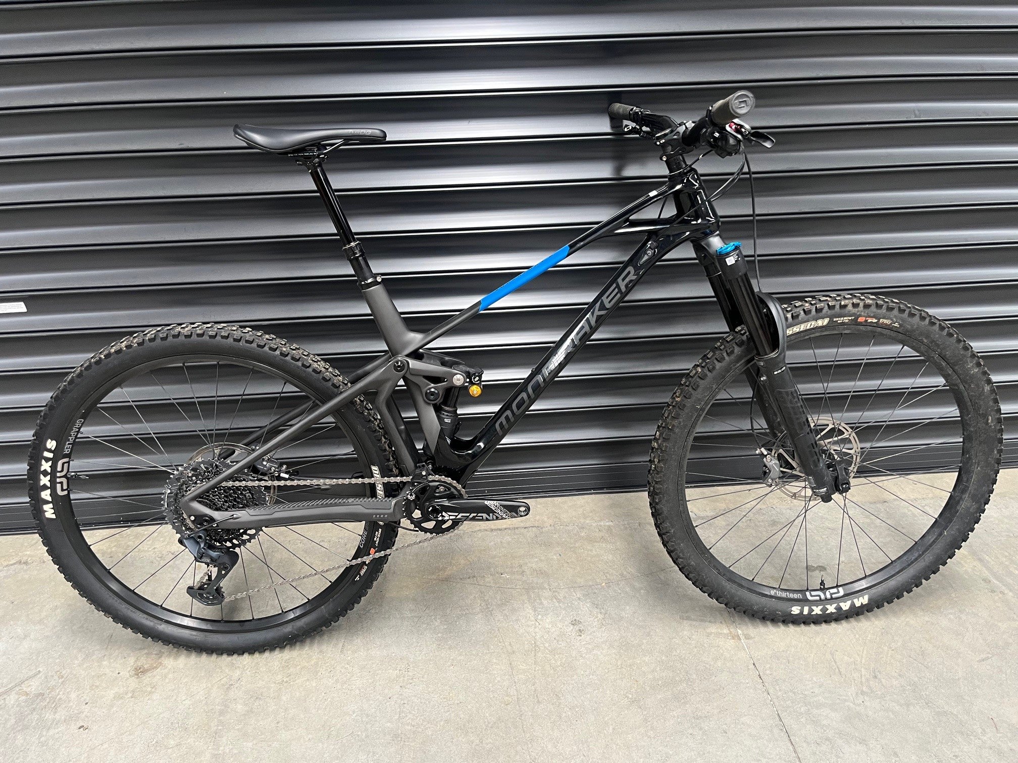 EX-DEMO SUPERFOXY CARBON R